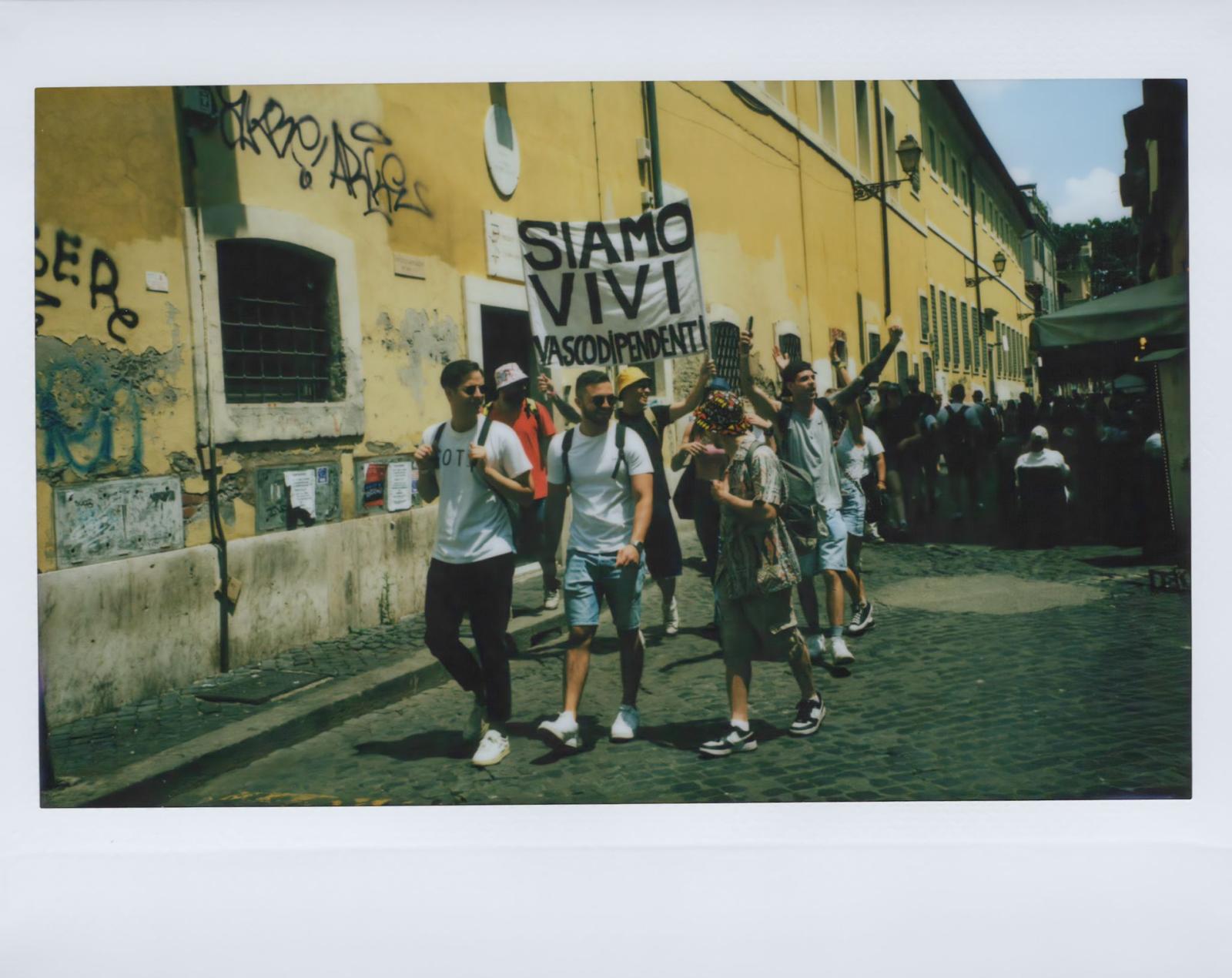 Nun crossing the street, Milan