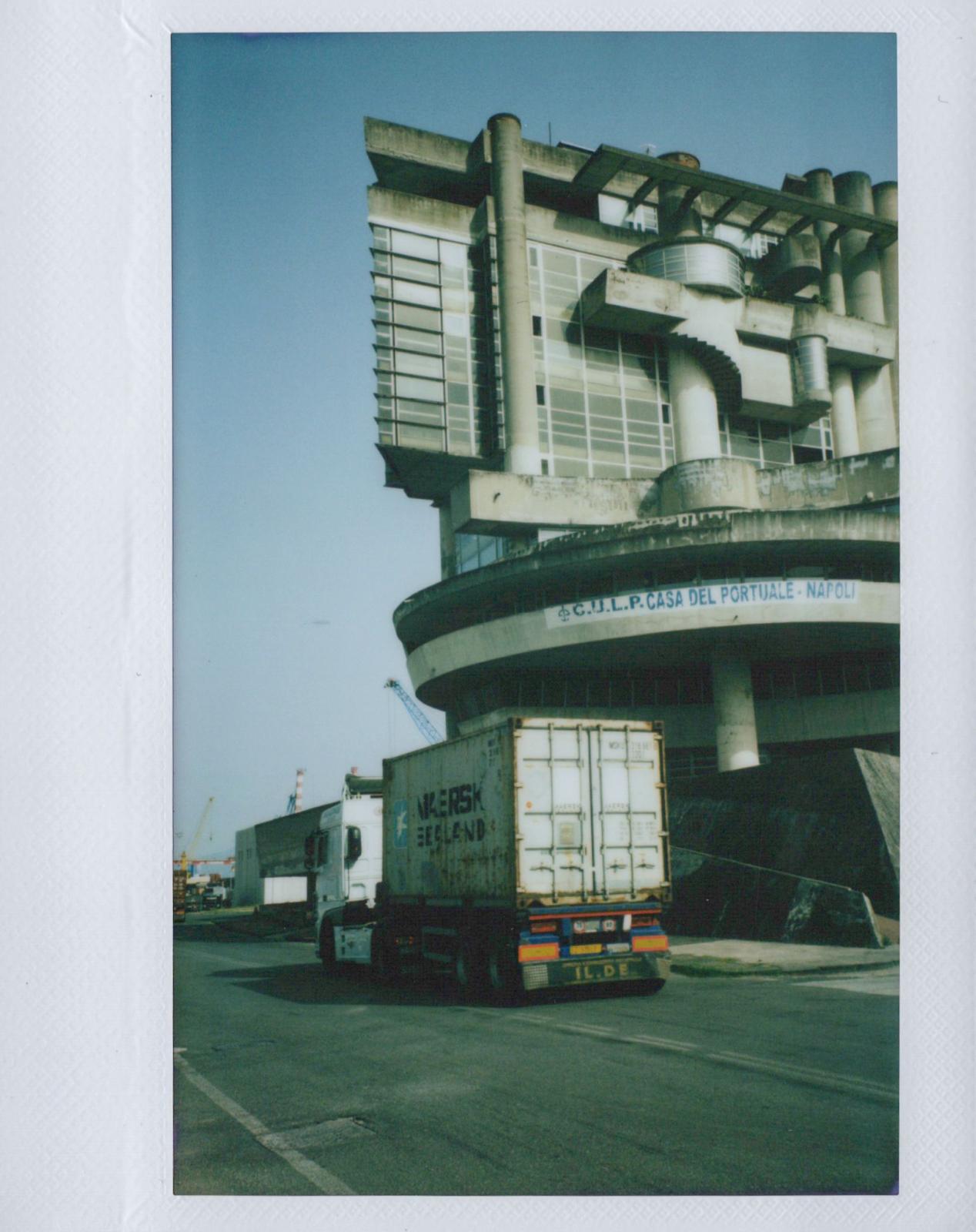 Casa del Portuale brutalist tower, Naples, wide shot